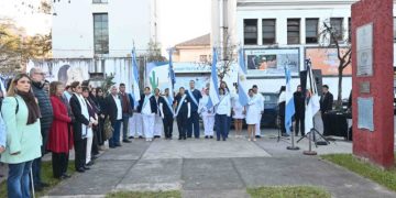 Emotivo homenaje a enfermeras y enfermeros en su día internacional