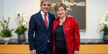 El FMI aprobó la revisión del acuerdo con la Argentina y destraba el desembolso de USD 1.000 millones