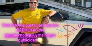 Manuel Quintar y una nueva polémica: llegó al Congreso con una Tesla Cybertruck valuada en más de 100.000 dólares