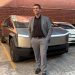 El Tesla Cybertruck de Manuel Quintar que estaba estacionado en el Congreso fue remolcado por una grúa
