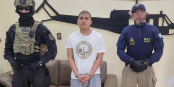 “Pequeño J” llegó a la Argentina tras ser extraditado desde Perú para responder por el triple crimen narco