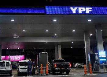 YPF aumentará el precio de los combustibles y luego lo mantendrá estable por 45 días