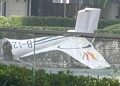 Pánico en China: una avioneta se estrelló contra la torre más alta de Beijing