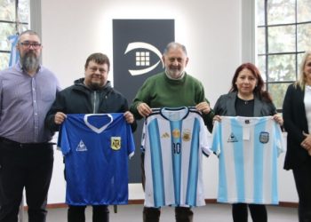 El Municipio invita a recorrer una muestra histórica de camisetas de la Selección Argentina en homenaje a “Pancho” Rojas