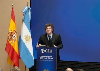 Javier Milei, sobre Manuel Adorni: “Si la Justicia lo considera culpable, lo vuelo de una patada”