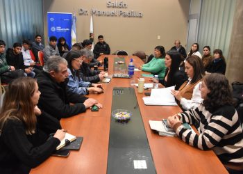Asuntos Sociales trató el proyecto para personas próximas a jubilarse y reconoció a referentes de un programa oncológico