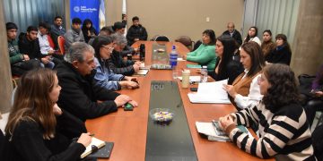 Asuntos Sociales trató el proyecto para personas próximas a jubilarse y reconoció a referentes de un programa oncológico