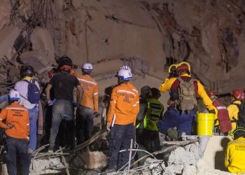 El emocionante video del rescate de un bebé entre los escombros en Venezuela