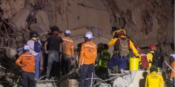 El emocionante video del rescate de un bebé entre los escombros en Venezuela