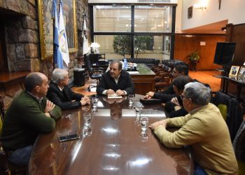 El vicegobernador Alberto Bernis recibió a dirigentes de la Cámara del Tabaco