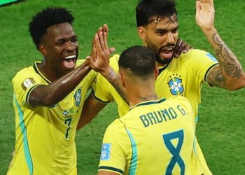 Con un doblete de Vinícius y el regreso de Neymar, Brasil goleó a Escocia y se clasificó como primero