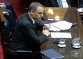 Bullrich dijo que se suspendía el informe de Adorni en el Senado, pero el ministro aclaró que está a disposición para ir