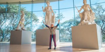 Marta Minujín visitó el Centro Cultural Lola Mora próximo a su inauguración