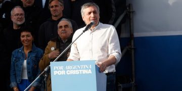 Fuerte mensaje de Máximo Kirchner en el banderazo por CFK: “Los que hablan de unidad ni siquiera son capaces de ir a verla”