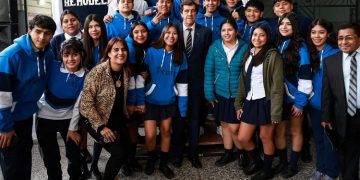 Carlos Sadir inauguró las obras de refacción integral del Bachillerato Provincial N° 4 de La Mendieta
