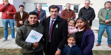 Sadir encabezó la entrega de 20 viviendas en Los Alisos