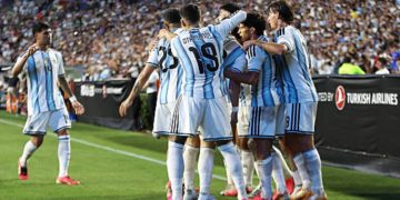 La Selección Argentina quedó a punto para el Mundial con una goleada a Islandia que destrabó Messi