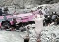 Tragedia en Pakistán: un colectivo cayó por un barranco y murieron al menos 40 personas