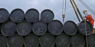El petróleo vuelve a subir y supera los US$85 por nuevos ataques en Medio Oriente