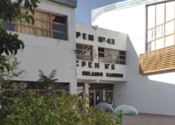 Un alumno fue armado al colegio y baleó a un compañero en Neuquén