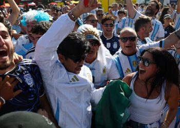 Atlanta despliega un fuerte operativo de seguridad mientras los hinchas argentinos organizan un banderazo y una caravana