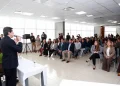 Sadir encabezó la formalización de contratos para 130 agentes de Servicios Generales
