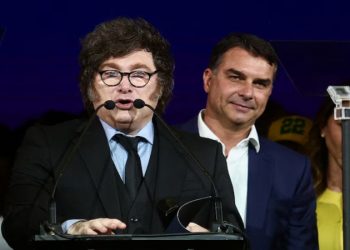 En un fuerte discurso, Javier Milei apoyó la candidatura de Flávio Bolsonaro: “No hay otro capaz de terminar con el Riesgo Lula”