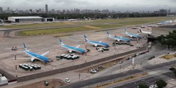 Aeroparque permanece cerrado desde hoy: hasta cuándo durará la medida y qué pasará con los vuelos