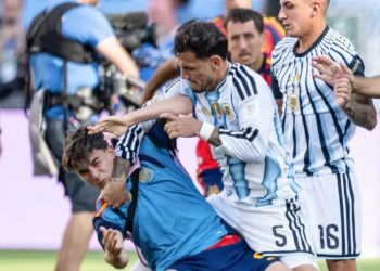Paredes, la bandera de Malvinas y una dura sanción: la FIFA castigó a la Selección por los incidentes del Mundial