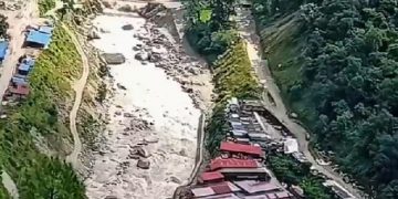 Video: el desastre en Nepal dejó 389 muertos y más de 1.300 desaparecidos