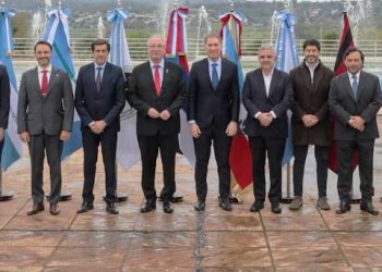 El Ejecutivo se reúne con los gobernadores del Norte Grande para negociar un régimen para las tarifas eléctricas en zonas cálidas