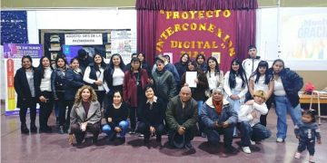 Adultos mayores fortalecen sus conocimientos digitales a través de un taller de inclusión tecnológica