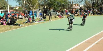 Furor por el Patín Carrera: más de 70 niñas coparon el Patinódromo Nora Vega