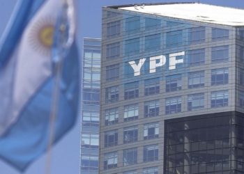 YPF presentó el proyecto de inversión más grande bajo el RIGI: US$51.000 millones para exportar gas