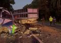 Trágico accidente: un micro en el que viajaban pacientes de un hospital chocó con un camión en Brasil, hay 23 muertos y 5 heridos