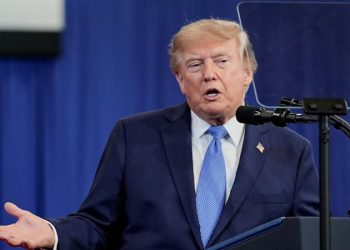 Trump dijo que declarará el estrecho de Ormuz territorio de Estados Unidos una vez que termine la ofensiva militar contra Irán