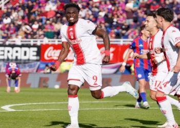Tras 25 años y un doblete de Caicedo, Huracán venció a San Lorenzo en el Nuevo Gasómetro
