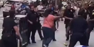 Pánico en el centro de Nueva York: una mujer apuñaló a dos personas y murió baleada por la policía