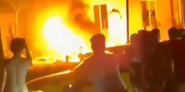 Un coche bomba explotó frente a una comisaría en Colombia y causó estragos (video)