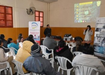 Adultos mayores se capacitaron en el CPV Belgrano para evitar estafas virtuales y ciberdelitos