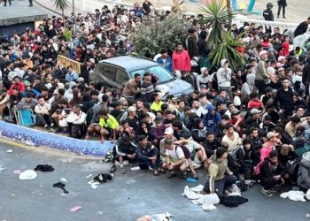 Máxima tensión en Ceuta: corridas, avalanchas y disparos al aire durante el traslado de migrantes