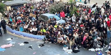 Máxima tensión en Ceuta: corridas, avalanchas y disparos al aire durante el traslado de migrantes