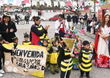 El CDI Tiempo de Juego recibió la primavera con un desfile de mini carrozas