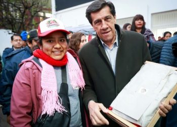 El gobernador destacó el impacto de la producción de frutilla en la generación de empleo