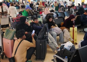 Alerta por la erupción del volcán Anak Krakatau: los aeropuertos en Indonesia permanecen cerrados