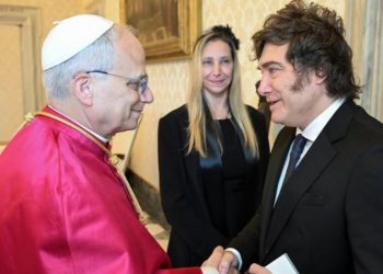 El Gobierno evalúa un feriado o asueto por la visita del papa León XIV