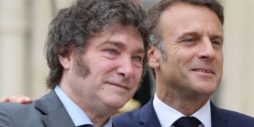 Milei viaja a París para reunirse con Macron y buscar inversiones