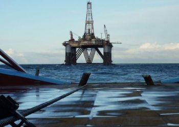 Las petroleras le respondieron a Milei: aseguran que seguirán con la extracción pese a las sanciones