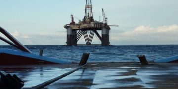 Las petroleras le respondieron a Milei: aseguran que seguirán con la extracción pese a las sanciones