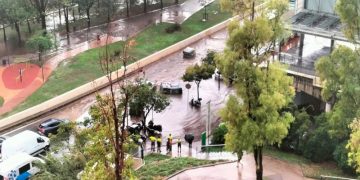 Barcelona, bajo el agua por las lluvias torrenciales: dispusieron operativos de emergencia y hay caos en el transporte